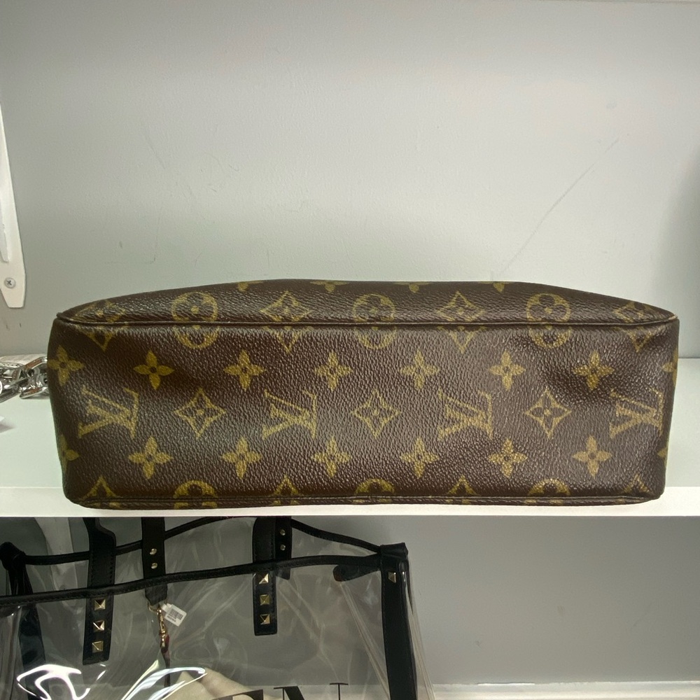 Vintage Louis Vuitton Monogram Trousse 28 - Picture 7 of 9